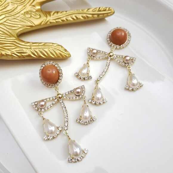 New! Selena Pearls Bar Post Earrings - Picture 7 of 14
